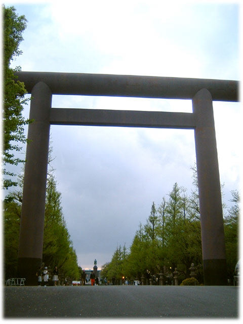 070416_Yasukuni_entrance.jpg